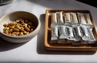 Jakie zagrożenia niosą produkty luzem w porównaniu z porcjowanymi?